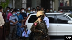 میانمار کے 70 اسپتالوں کے عملے نے فوج کے اقتدار پر قبضے کے خلاف احتجاجاً کام کاج چھوڑ دیا ہے۔