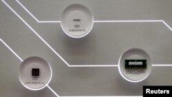 Kepingan memori yang dibuat Samsung Electronics ditampilkan di kantor pusat perusahaan itu di Seoul. (Foto: Dok)
