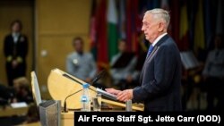 جیم متیس گفته است اگر قوای حکومت سوریه بار دیگر از سلاح کیمیایی استفاده کند، شخص بشارالاسد و نظامیان آن کشور، "هزینۀ بزرگی" را خواهند پرداخت