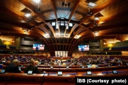 İmamoğlu, dün düzenlenen YBYK öncesinde, sabah saatlerinde Avrupa Konseyi binasında ikili temaslarda bulundu.