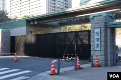 日本防卫省门口（美国之音歌篮拍摄）