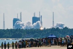 چین کا ایک طاقت ور کارگو راکٹ خلائی اسٹیشن کے لیے سامال اور آلات لے کر روانہ ہو رہا ہے۔