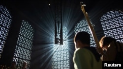 Christians Observe Good Friday