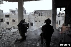 Izraelski vojnici tokom operacija protiv palestinske islamističke grupe Hamas, na lokaciji predstavljenoj kao Gaza, na fotografiji koju su objavile Izraelske odbrambene snage (IDF) 16. novembra 2023.