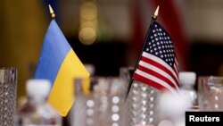 ԱՄՆ և Ուկրաինայի դրոշներ