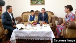 Hozircha O'zbekistonda axborot vositalari "yurt naqadar farovon" ekanini yoritish bilan band 