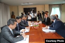 រដ្ឋមន្ត្រីការបរទេសលោក ប្រាក់ សុខុន បាន​ជួប​និង​ពិភាក្សាជាមួយគណៈប្រតិភូ សហភាពអឺរ៉ុប ដឹកនាំដោយ ឯកឧត្តម Jean-Christophe Belliard អគ្គលេខាធិការរង នៃមន្ទីការបរទេសសហភាពអឺរ៉ុប នៅរាជធានីភ្នំពេញ ថ្ងៃទី៦ ខែមិថុនា ឆ្នាំ២០១៩។ (រូបថតដោយ MFA.IC)