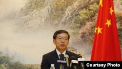 លោក​ Wang Wentian​ ​ឯកអគ្គរដ្ឋ​ទូត​ចិន​ប្រចាំ​កម្ពុជា ថ្លែងទៅកាន់​អ្នក​សារព័ត៌មាន​នៅ​ក្នុង​សន្និសីទ​សារព័ត៌មាន​មួយ​ស្តីពីទំនាក់ទំនង​រវាង​កម្ពុជា​និង​ចិន នៅ​ស្ថានទូត​ចិន​ប្រចាំ​កម្ពុជា រាជធានី​ភ្នំពេញ ថ្ងៃទី១៧ ខែមករា ឆ្នាំ២០១៩។ (រូបថតដោយស្ថានទូតចិនប្រចាំកម្ពុជា)