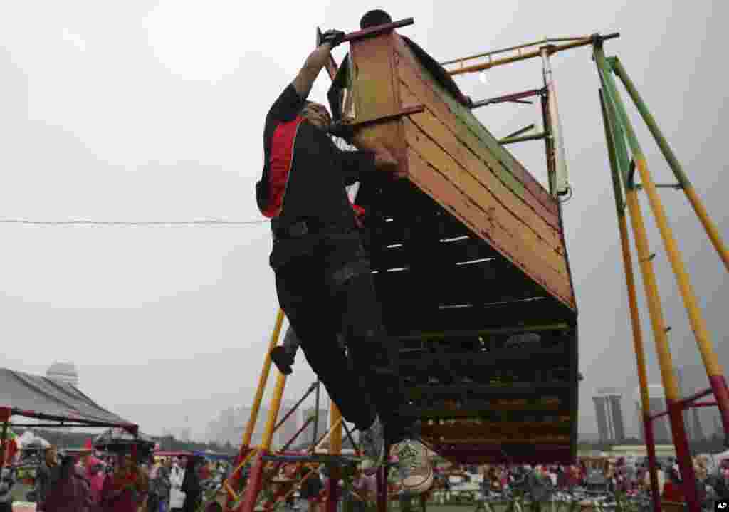 Acara tahunan Pekan Raya Jakarta (Jakarta Fair) untuk memperingati hari jadi kota Jakarta ke 487.