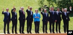 German Chancellor Angela Merkel (C) poses with G7 leaders during a group photo at the G7 summit at Schloss Elmau near Garmisch-Partenkirchen, southern Germany, June 7, 2015.