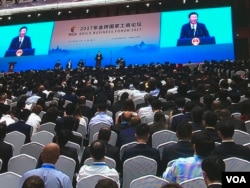 在厦门金砖峰会的金砖国家工商论坛开幕式上，中国主席习近平致辞（2017年9月3日，美国之音叶兵拍摄）