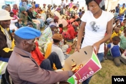 People who’ve been tested for HIV are also fed snacks throughout the day (D. Taylor/VOA)