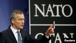 Sekretaris Jenderal NATO Jens Stoltenberg berbicara dalam sebuah konferensi pers menjelang pertemuan Menteri Pertahanan NATO di markas besar aliansi di Brussels, Belgia, 14 Februari 2017. (Foto: dok).