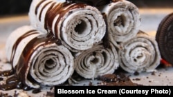 Rolled ice cream made with vanilla, Oreo and bananas.