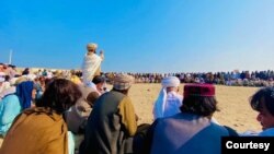 د احتجاج پرمهال جاني خېل قامي جرګې امنیتي ځواکونو ته درې غوښتنې وړاندې کړې چې پکې د سیمې د ټولو تړلو لارو د پرانستلو، د نیول شوو کسانو د خوشي کولو او د عملیاتو پر مهال د ولسي خلکو د نه زیانمنولو غوښتنې شامل دي