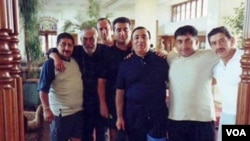 პოსტსაბჭოთა სივრცის მაფიის ბოსი, თბილისელი კანონიერი ქურდი ასლან უსოიანი (მარჯვნიდან მესამე) რუსეთის დედაქალაქში 16 იანვარს ჩაცხრილეს