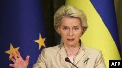 Mkuu wa Umoja wa Ulaya ,Ursula von der Leyen, akizungumza na wanahabari mjini Kyiv, Ukraine Novemba 4, 2023.