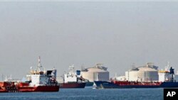 Tankers wait off Fos-sur-Mer, southern France, as ships are prevented from unloading their cargo due to the strike at French Marseille port's Fos-Lavera, 07 Oct. 2010