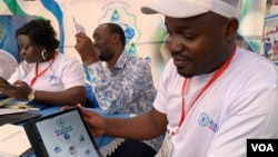 Ulrich Sielinou, consultant pour KeyZane Cameroun, présente l’application KeyZane.