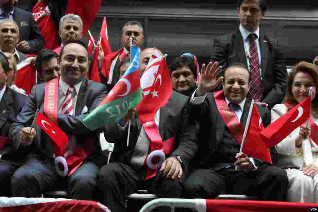 T&uuml;rkiyənin d&ouml;vlət naziri Egemen Bağış Nyu-Yorkda 32-ci T&uuml;rk Y&uuml;r&uuml;ş&uuml;ndə