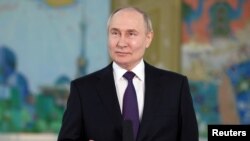 Presiden Rusia Vladimir Putin menghadiri konferensi pers di Tashkent, Uzbekistan, pada 28 Mei 2024. (Foto: Sputnik/Mikhail Metzel/Pool via Reuters)