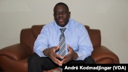 Hassan Sylla Bakari, porte-parole du MPS parti au pouvoir, à N’Djamena, le 23 janvier 2019. (VOA/André Kodmadjingar)