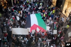 រូបឯកសារ៖ អ្នកគាំទ្រប៉ាឡេស្ទីនដើរហែក្បួននៅកណ្តាល​ក្រុង​ស៊ីដនី ប្រទេសអូស្ត្រាលី កាលពីថ្ងៃទី ៩ ខែតុលា ឆ្នាំ២០២៣។