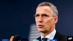 Sekjen NATO Jens Stoltenberg berbicara kepada media di Brussels, Belgia (foto: dok). Para pemimpin NATO akan bertemu pada 25 Mei di Brussels. 