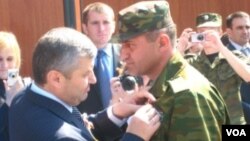 კოკოითი ბიბილოვს "უაცამონგას" მედლით აჯილდოვებს