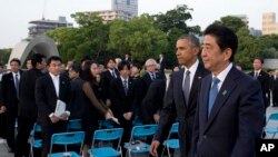 Perdana Menteri Jepang Shinzo Abe dan Presiden AS Barack Obama di Hiroshima, Mei 2016. (AP/Carolyn Kaster)