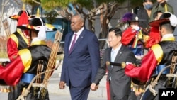 美国国防部长劳埃德·奥斯汀（Lloyd Austin）2023年11月14日与韩国国防部长官申源湜一道在首尔出席联合国军司令部（UNC）代表会议。（媒体联访照片）
