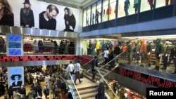 프랑스 파리의 일본 의류회사 '유니클로' 매장. (자료사진)