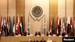 (L-R) Chief Palestinian Negotiator Saeb Erekat, Palestinian President Mahmoud Abbas, Libyan FM Mohamed Abdelaziz, Arab League Secretary-General Nabil Elaraby, Arab League's Deputy Secretary-General Ahmed Bin Hilli chair the Arab League Foreign Ministers e