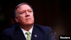 Direktur CIA Mike Pompeo memberikan kesaksian di depan komisi intelijen Senat AS di Washington DC (foto: dok). 