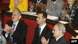 Suriyada Baasga millionlab odam a’zo, shu bois bir necha kishining iste’fosi 11 yillik rahbar Assadga hech narsa emas