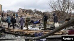 Izlazak civila iz Irpina