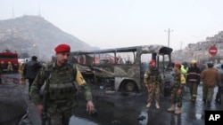 حمله انتحاری روز شنبه بر موتر کارکنان وزارت دفاع ملی شش تن کشته و ۱۰ تن از افراد ملکی زخمی شد.