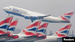 រូបឯកសារ៖ យន្ដហោះ​ដឹក​អ្នកដំណើរ​របស់​ក្រុមហ៊ុន British Airways ហោះ​ចេញ​ពី​អាកាស​យានដ្ឋាន Heathrow ក្នុង​ទីក្រុងឡុងដ៍ កាលពី​ថ្ងៃទី១៩ ខែមីនា ឆ្នាំ២០១០។