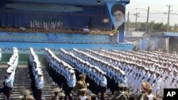Iranian soldiers march during an annual military parade which marks Iran's eight-year war with Iraq, in the capital Tehran on 22 Sep 2010