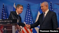 25일 예루살렘을 방문한 토니 블링컨 미국 국무장관(왼쪽)이 베냐민 네타냐후 이스라엘 총리와 공동기자회견을 했다.