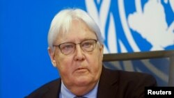 Martin Griffiths, Naibu Katibu Mkuu wa Masuala ya Kibinadamu na Mratibu wa Misaada ya Dharura, akitoa maelezo kwa waandishi wa habari kuhusu njaa na hali ya kibinadamu huko Mogadishu. September 5, 2022. REUTERS/Feisal Omar.