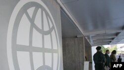 位于华盛顿特区的世界银行标志。