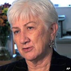 今年70岁的琼·汉森仍在工作