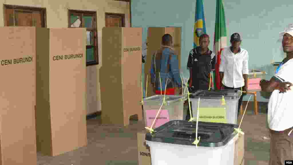 Ana gudanar da zabubbukan majalisu da kananan hukumomi a Burundi.