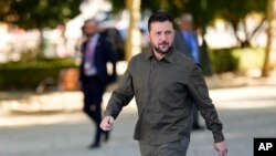 حضور ولودیمیر زلنسکی، رئیس جمهوری اوکراین، در نشست امنیتی «انجمن سیاسی اروپا». گرانادا، اسپانیا. ۱۳ مهر ۱۴۰۲ 