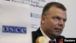 FILE - Deputy Chief of the Special Monitoring Mission of the Organization for Security and Cooperation (OSCE) to Ukraine Alexander Hug speaks during a news conference in Donetsk, Ukraine, July 24, 2015.