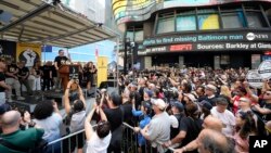 Brajan Krenston govori na skupu SAG-AFTRA u Njujorku (Foto: Charles Sykes/Invision/AP)