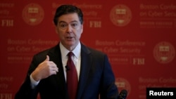 James Comey se prononce sur la cybersécurité à Boston College, dans le Massachusetts (8 mars 2017)
