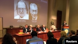 瑞典卡罗林斯卡学院诺贝尔委员会在斯德哥尔摩宣布2018年生物学和医学奖的获奖人。（2018年10月1日）