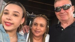 Tsohon shugaban Sashen Hausa Steve Lucas, matarshi Fatouma da 'yarsu Zainab